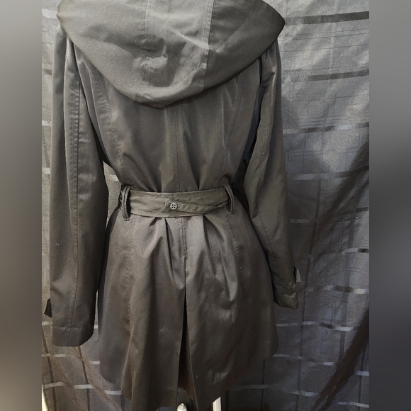 London Fog rain jacket - Picture 2 of 8